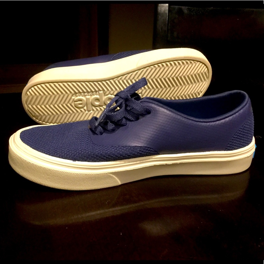 NWOT People Unisex Sneakers